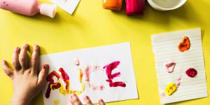 Scriem și pictăm cu degetele